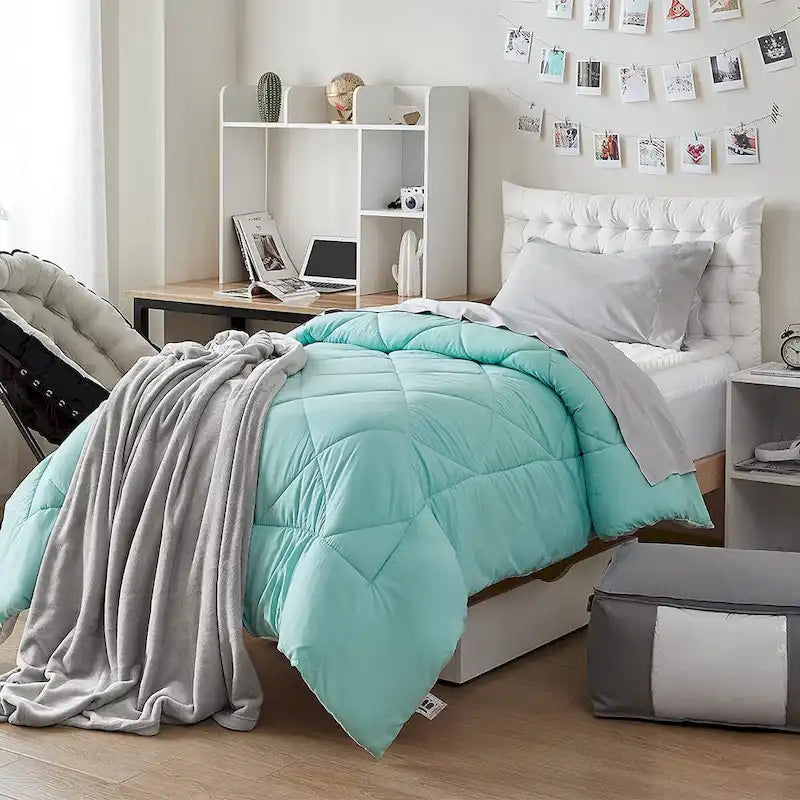 Étagère de bureau blanche avec huche